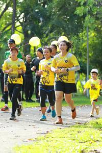 BIB: 1137
                            <button type="button" onclick="openModal(5129321)" class="btn btn-primary btn-sm float-right btn-popup" data-toggle="modal" data-target=".modal-high-quality">
                        <i class="fas fa-shopping-cart"></i> Add to Cart
                    </button>
                                            <button type="button" onclick="isThisMe(5129321, true)" class="btn btn-success btn-sm float-right btn-popup btn-isme hidden" data-toggle="tooltip" data-placement="bottom" title="นี่คือรูปของคุณใช่ไหม คลิกที่นี่เพื่อเอาเข้าอัลบั้ม">
                        <i class="fas fa-plus"></i> Add to album
                    </button>
                    <button type="button" onclick="isThisMe(5129321, false)" class="btn btn-warning btn-sm float-right btn-popup btn-isnotme hidden">
                        <i class="fas fa-ban"></i> Remove from album
                    </button>